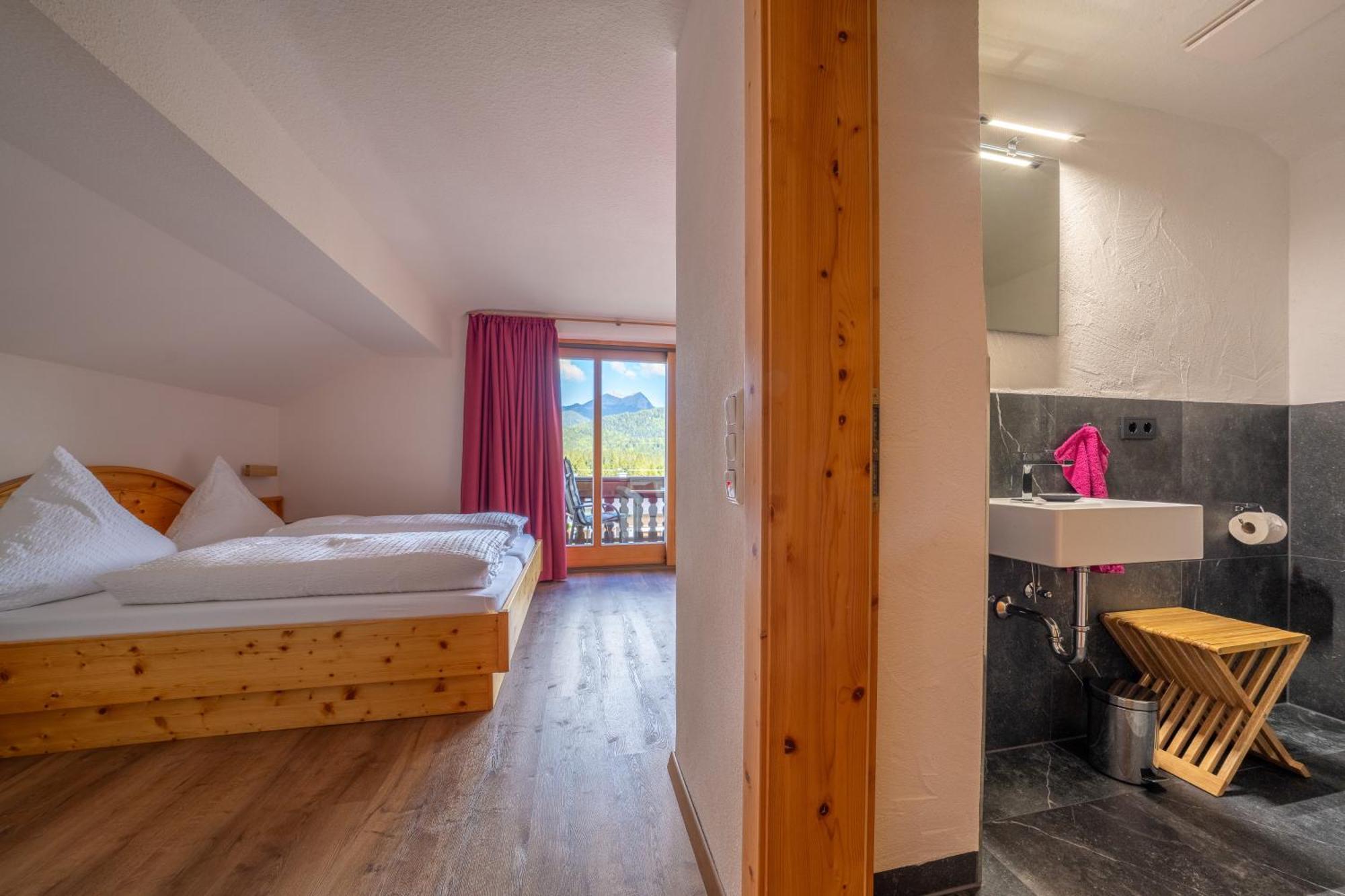 Pensjonat Gaestehaus Alpina Krün